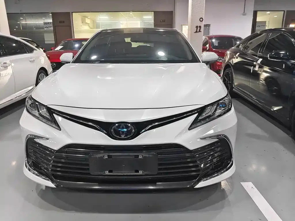 Toyota Camry — фото 10