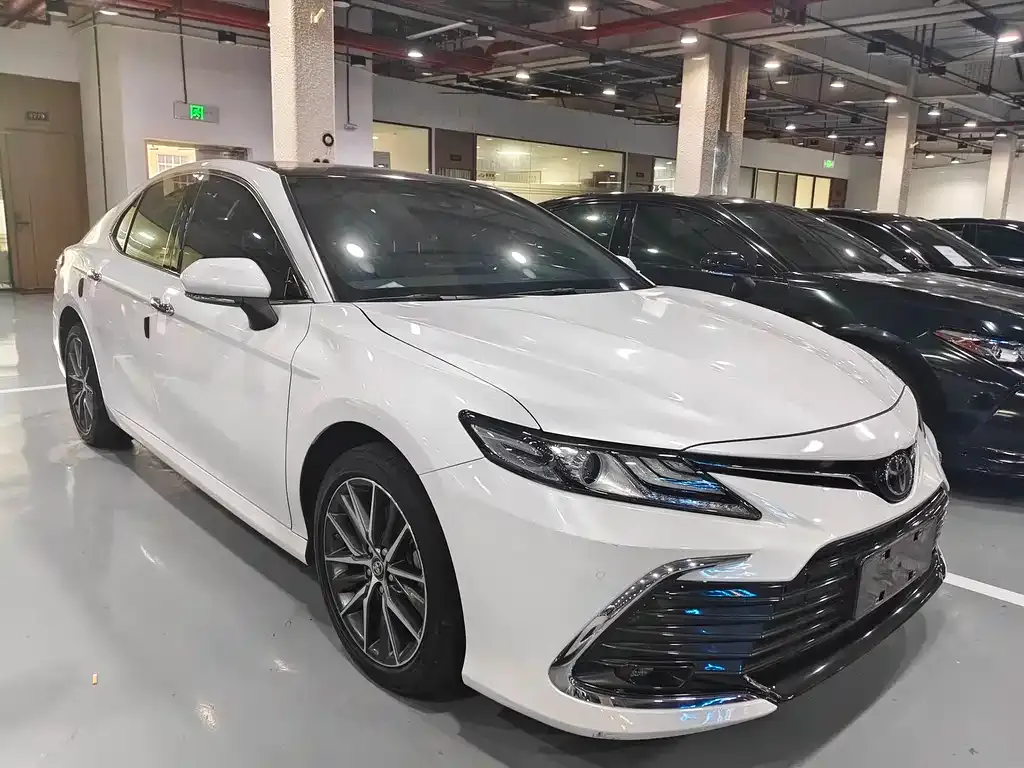 Toyota Camry — фото 9