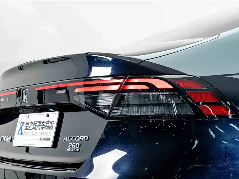Honda Accord — фото 9