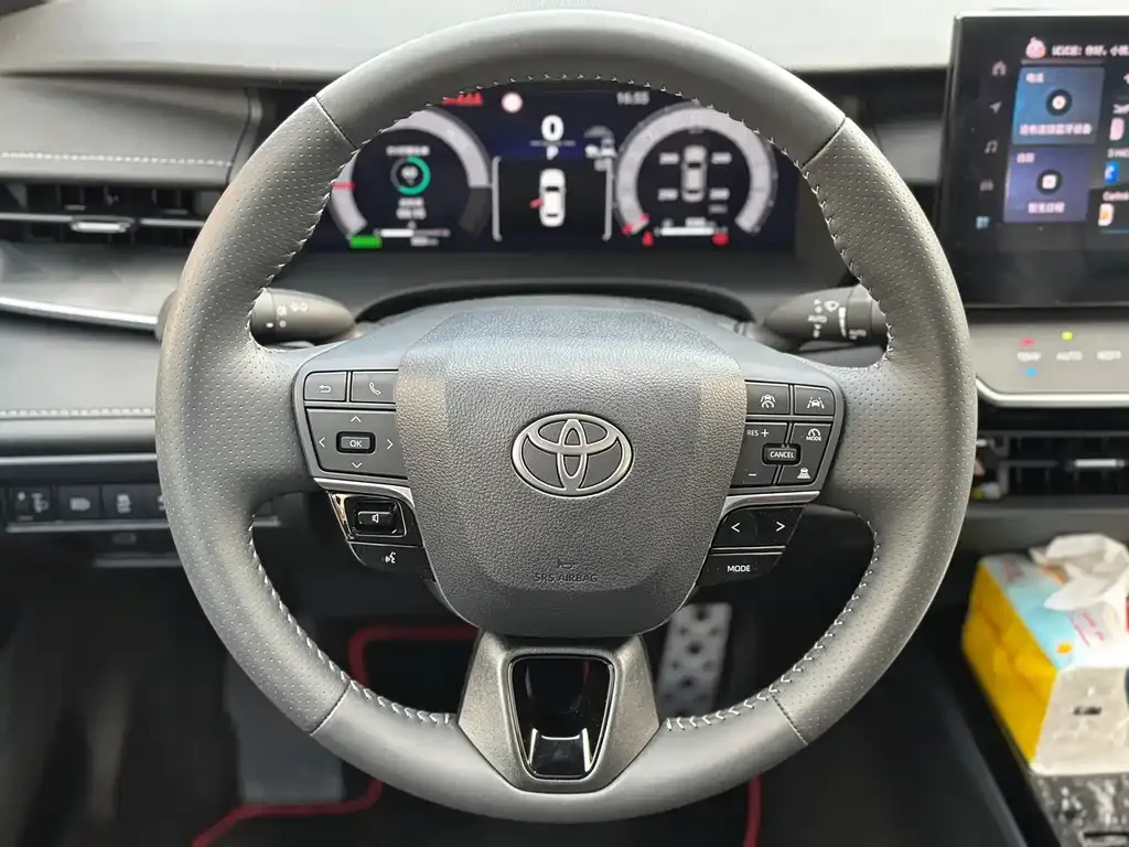 Toyota Camry — фото 5