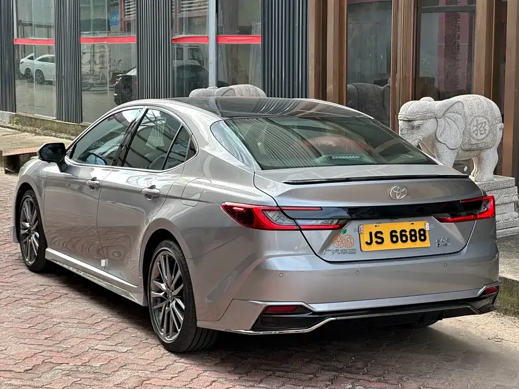 Toyota Camry — фото 7