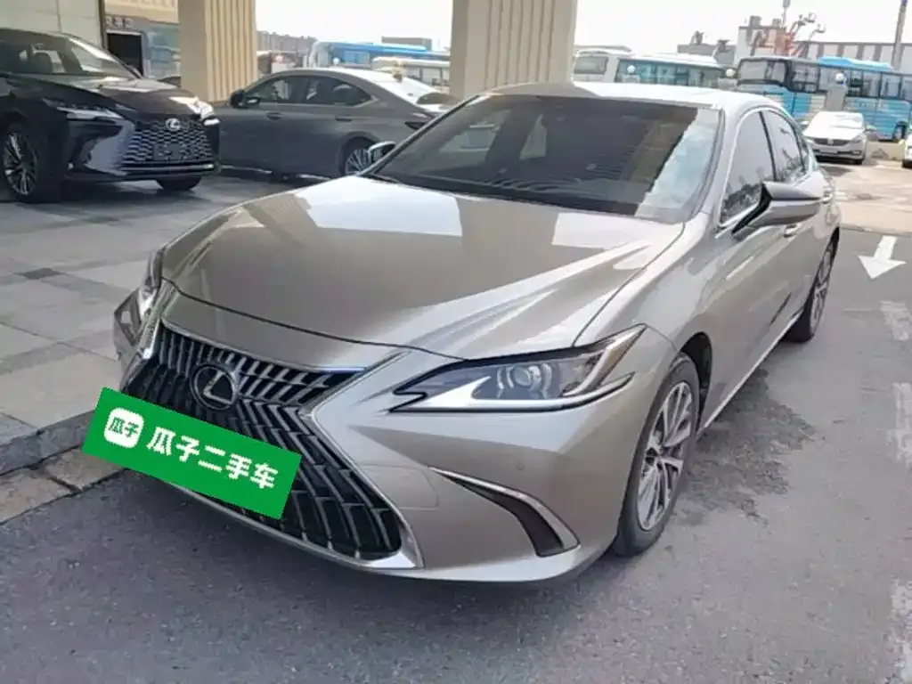 Lexus ES — фото 8