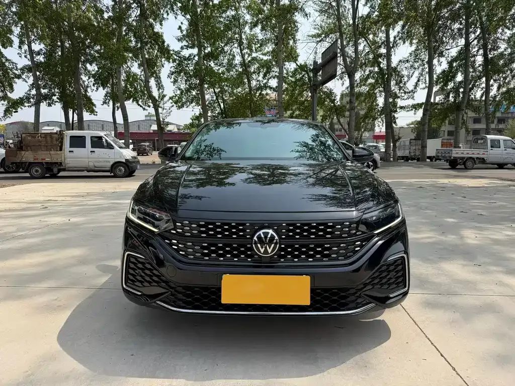 Volkswagen Passat — фото 1