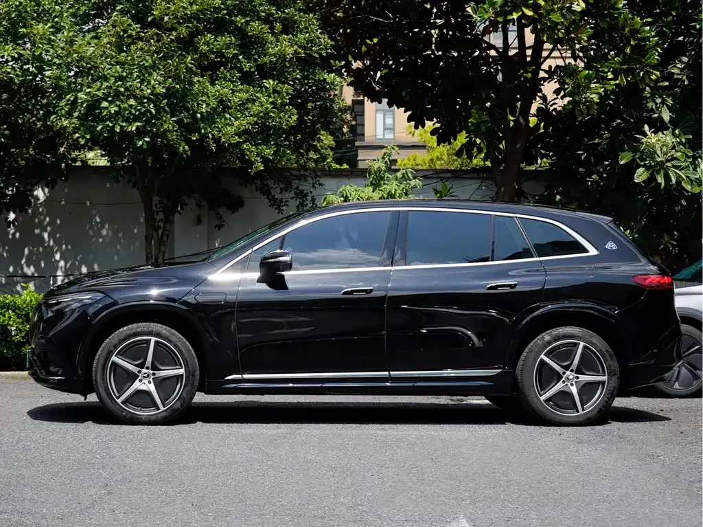 Mercedes-Benz EQS SUV — фото 7