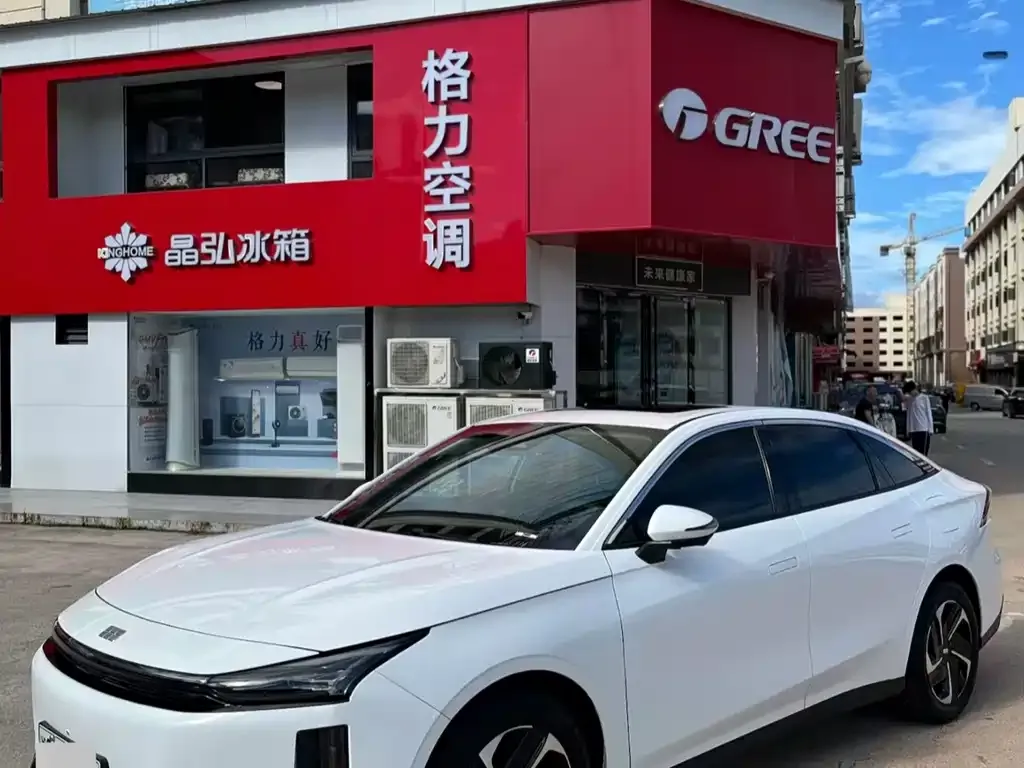 Geely Galaxy L6 — фото 1