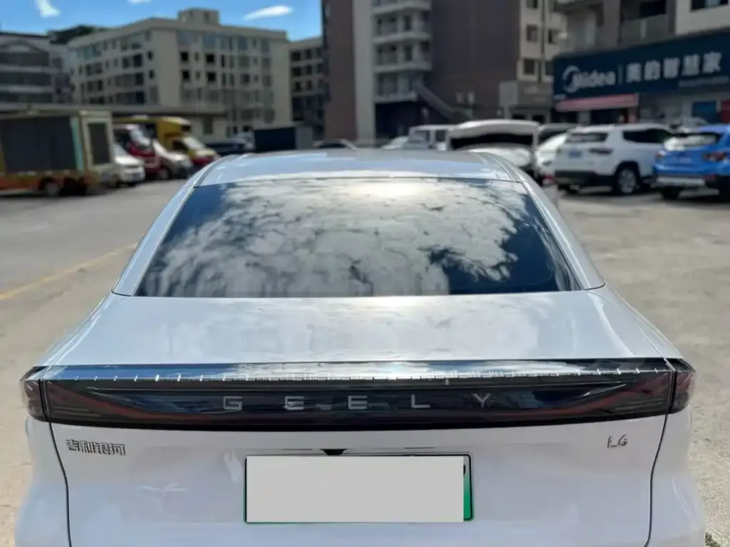 Geely Galaxy L6 — фото 6