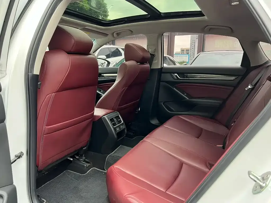 Honda Accord — фото 7