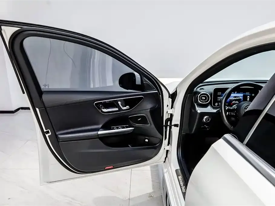 Mercedes-Benz C-Class — фото 10