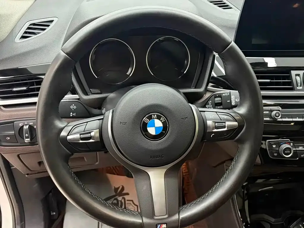 BMW X1 — фото 10