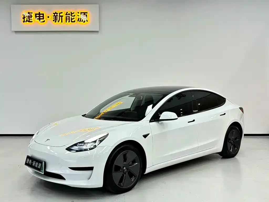 Tesla Model 3 — фото 1