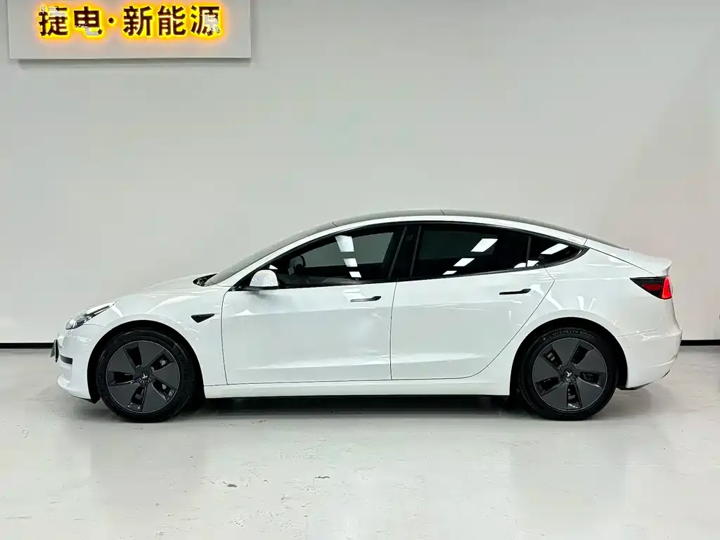 Tesla Model 3 — фото 2