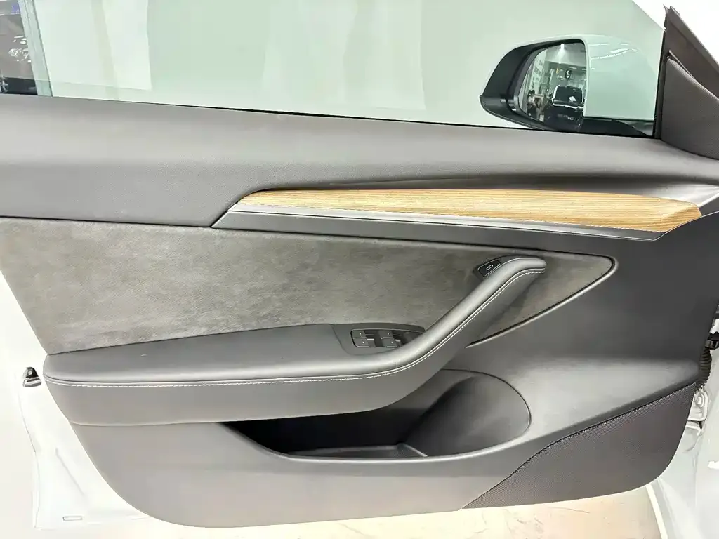 Tesla Model 3 — фото 9