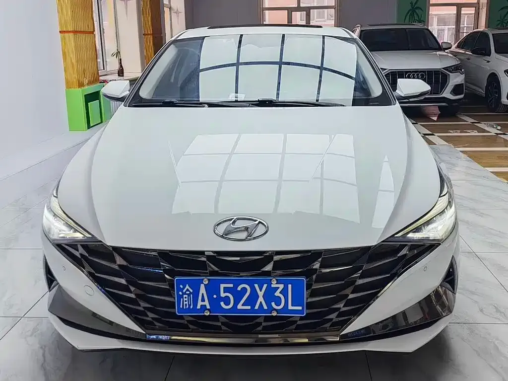 Hyundai Elantra — фото 1