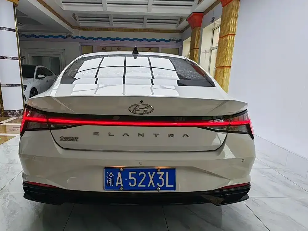 Hyundai Elantra — фото 2