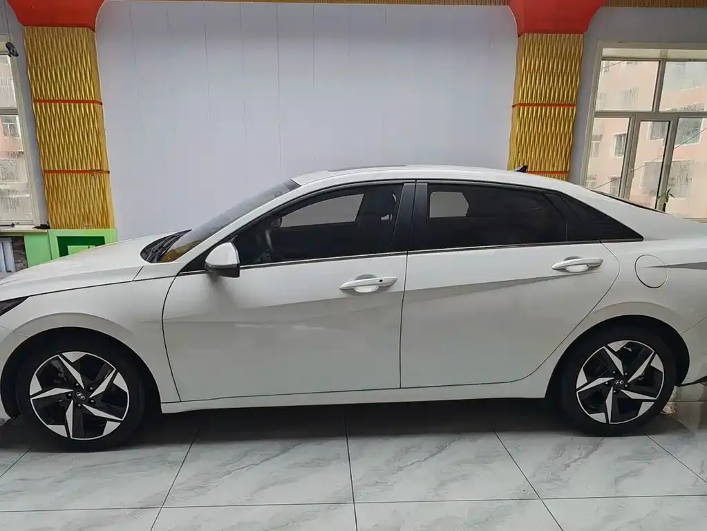 Hyundai Elantra — фото 3