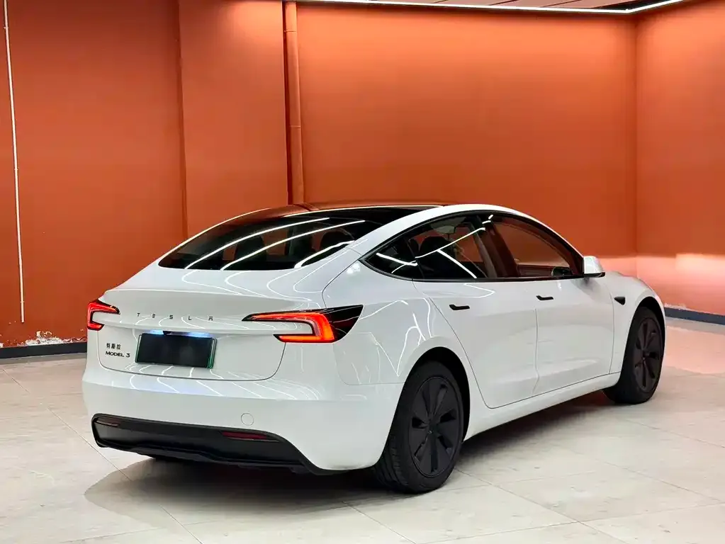 Tesla Model 3 — фото 2