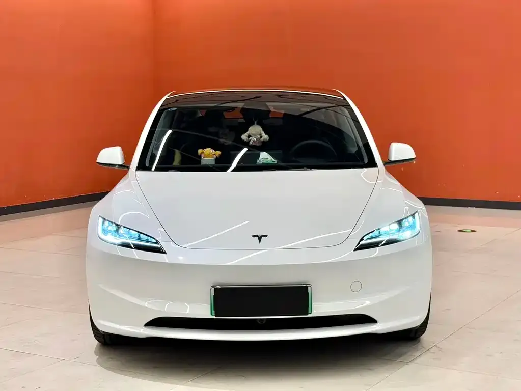Tesla Model 3 — фото 3
