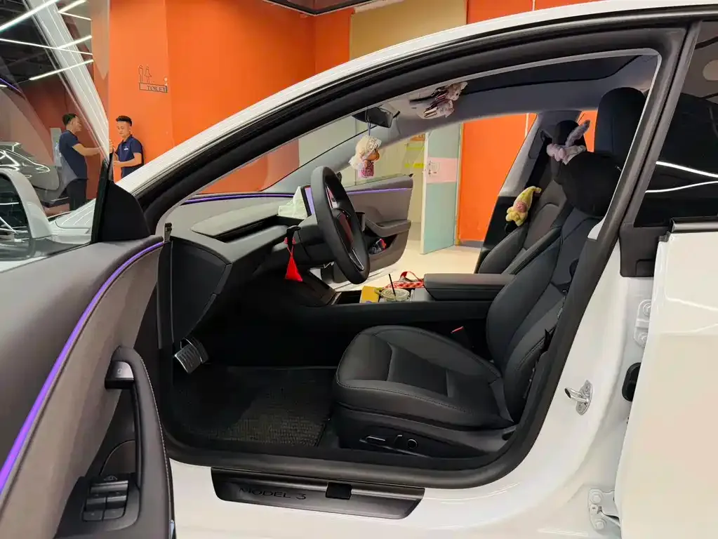 Tesla Model 3 — фото 10