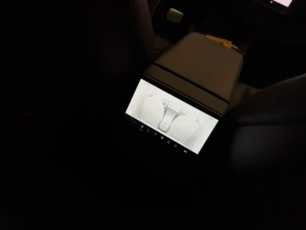 Tesla Model 3 — фото 4