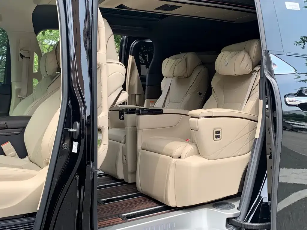 Toyota Alphard — фото 10