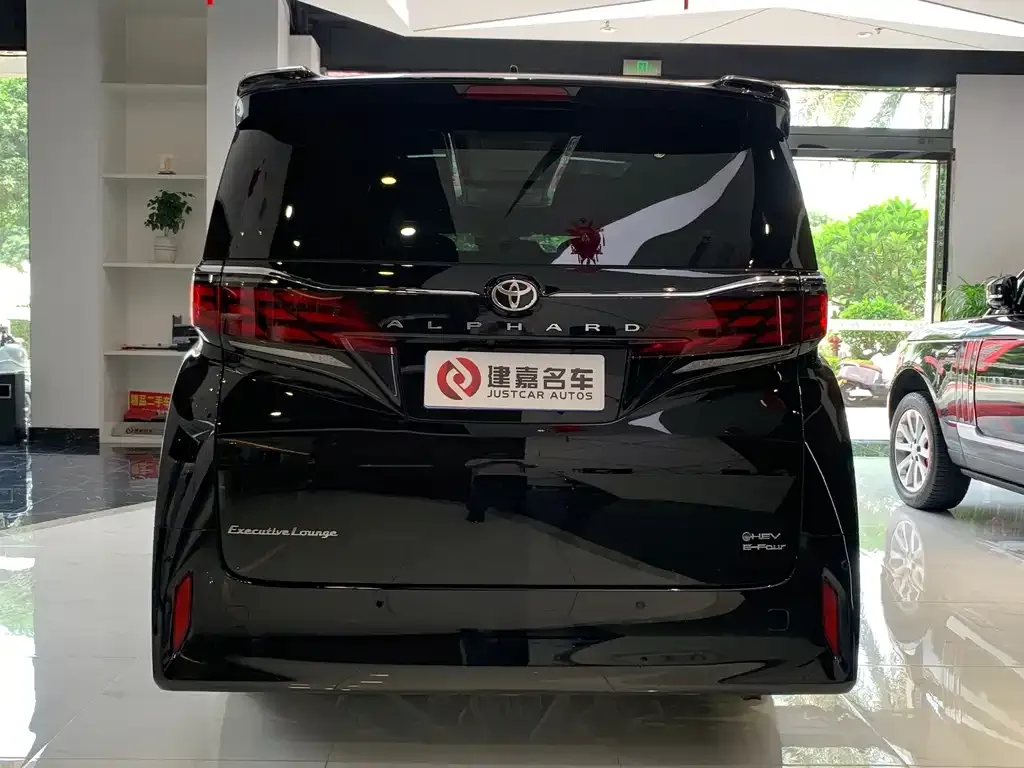Toyota Alphard — фото 5