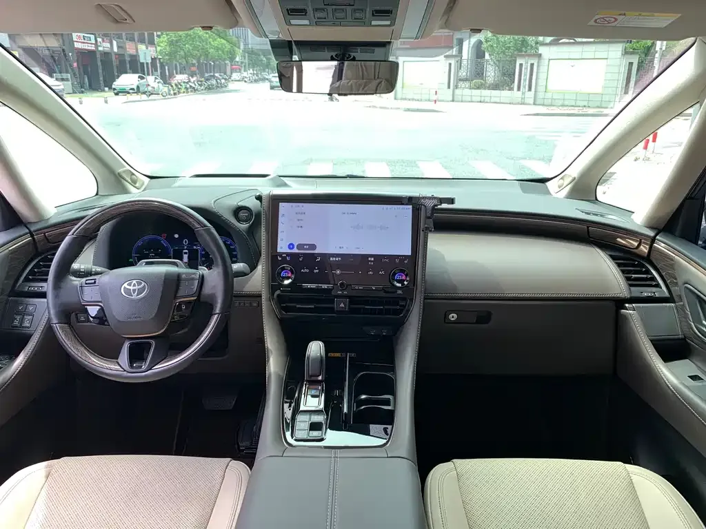 Toyota Alphard — фото 6