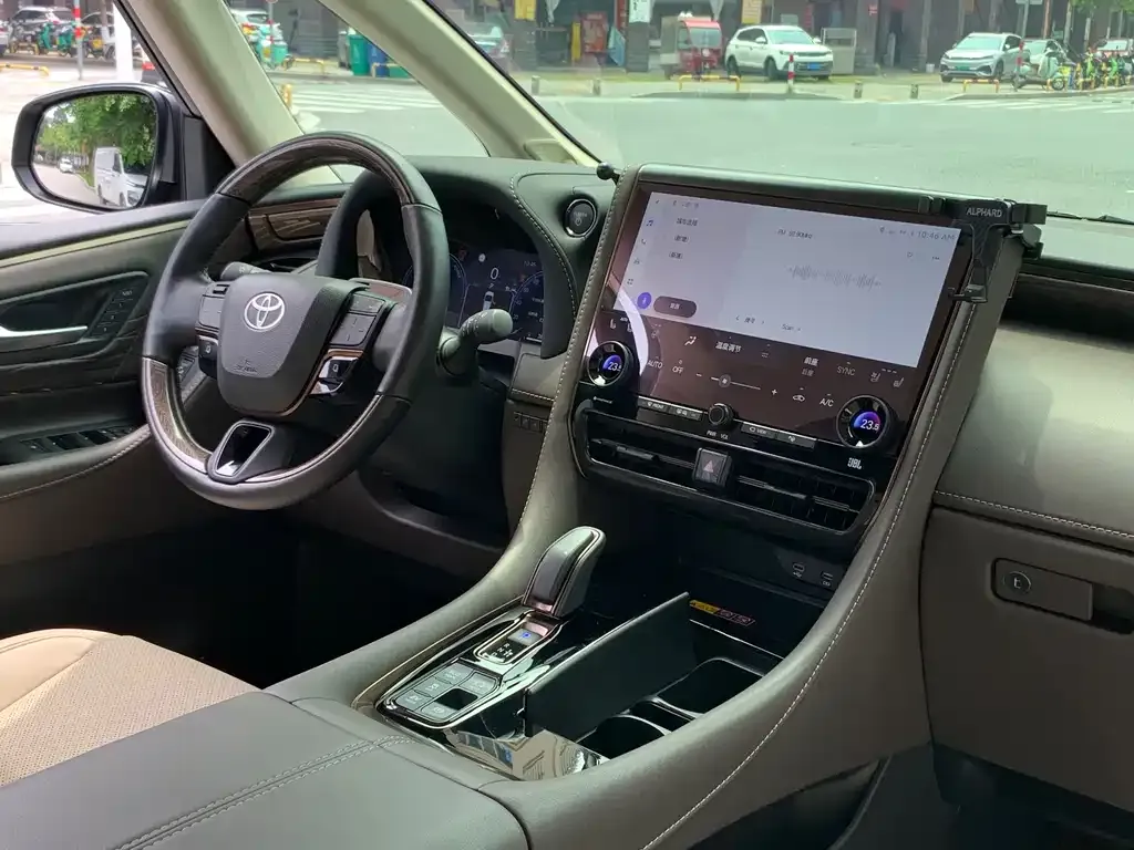 Toyota Alphard — фото 7