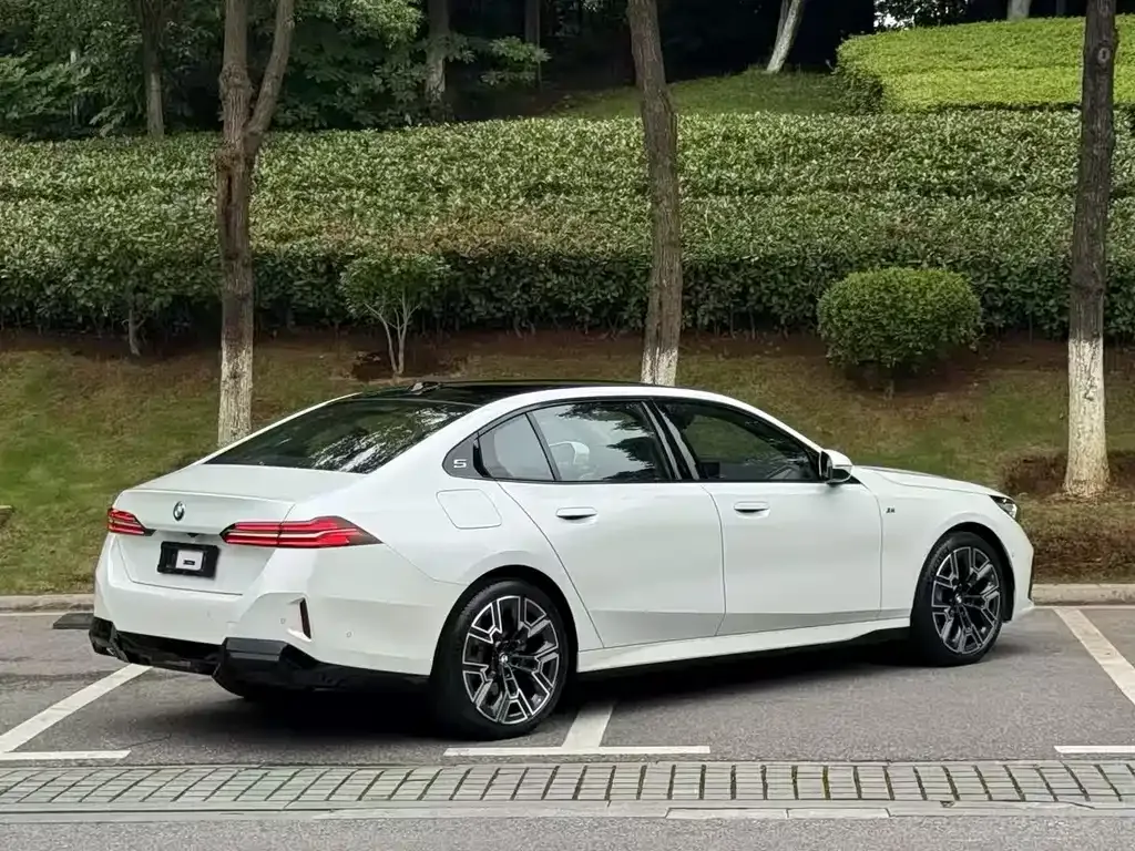 BMW 5 Series — фото 5