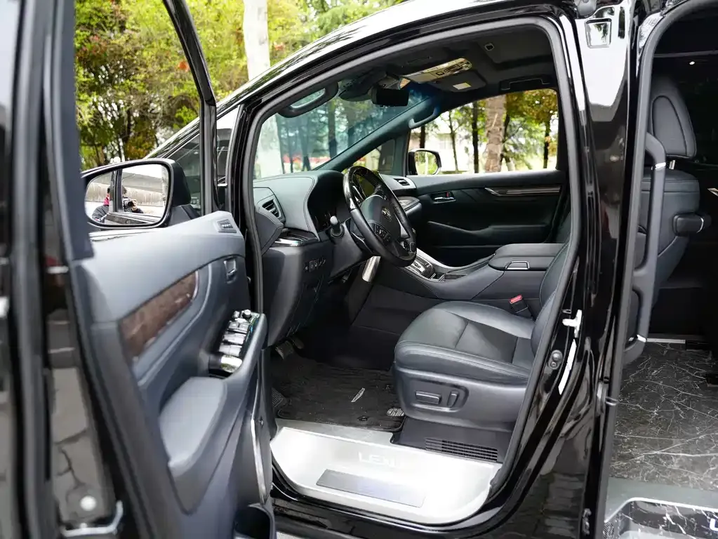 Toyota Vellfire 2023 из CN, фото 5