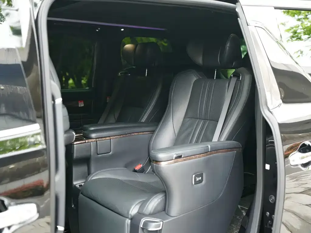 Toyota Vellfire 2023 из CN, фото 3