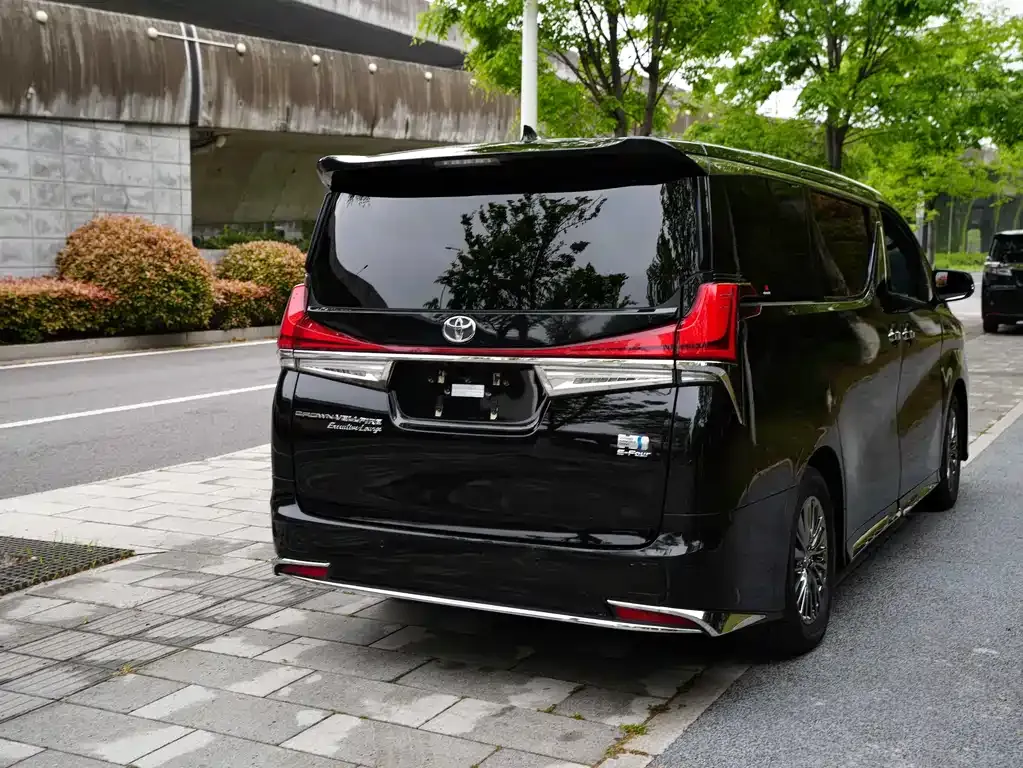 Toyota Vellfire 2023 из CN, фото 4