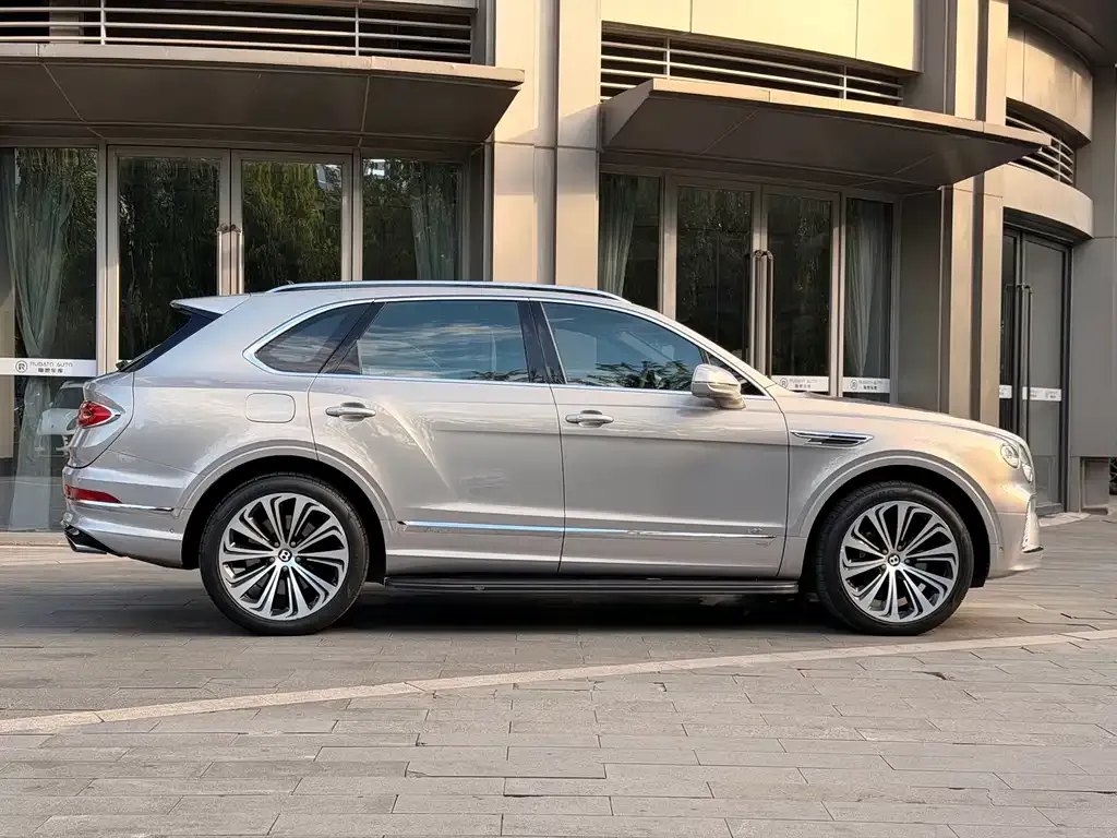 Bentley Bentayga — фото 7