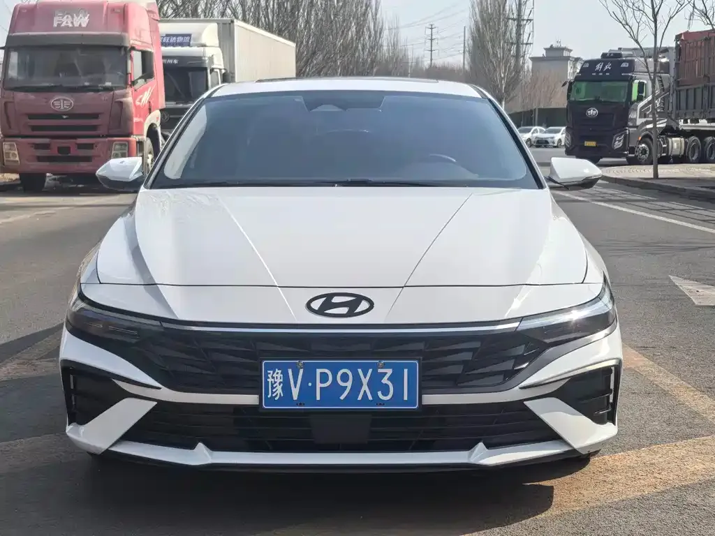 Hyundai Elantra — фото 2