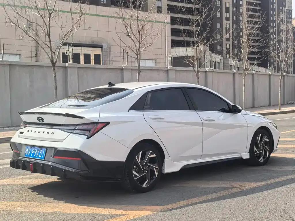 Hyundai Elantra — фото 4