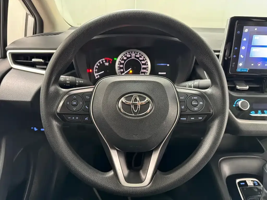 Toyota Corolla — фото 10