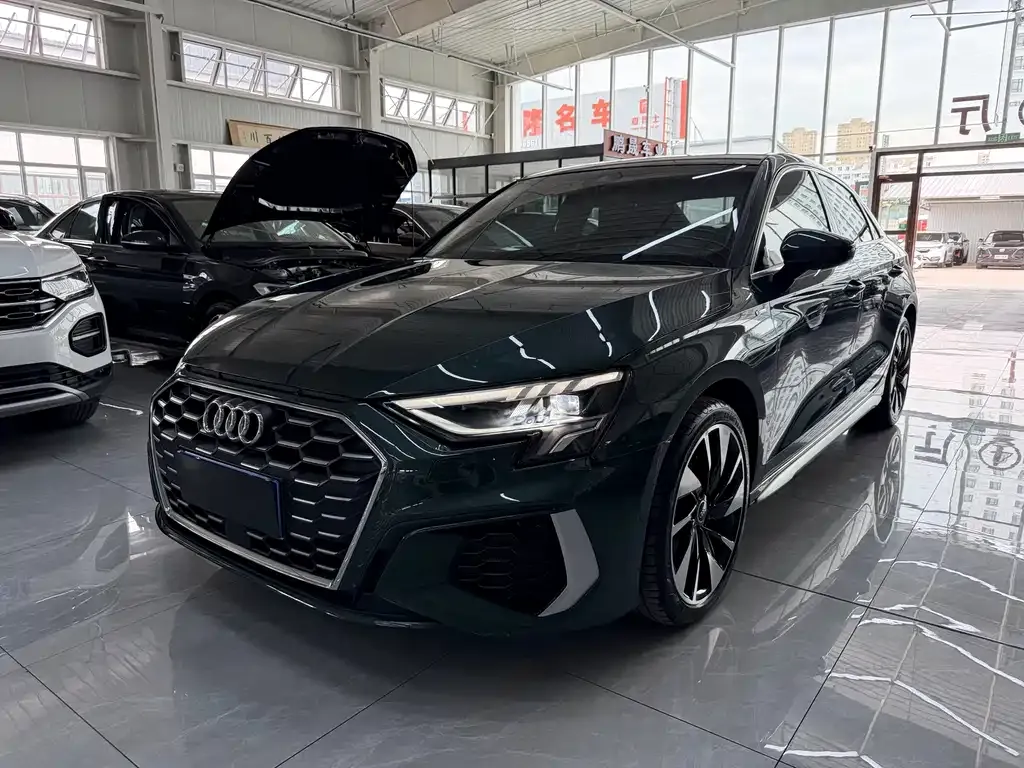 Audi A3 — фото 1