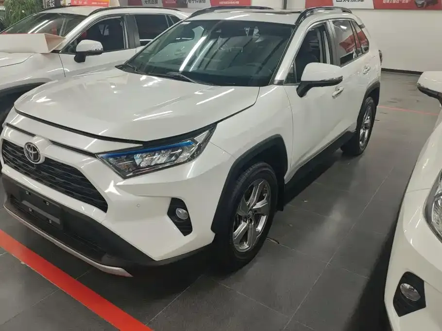 Toyota RAV4 — фото 1