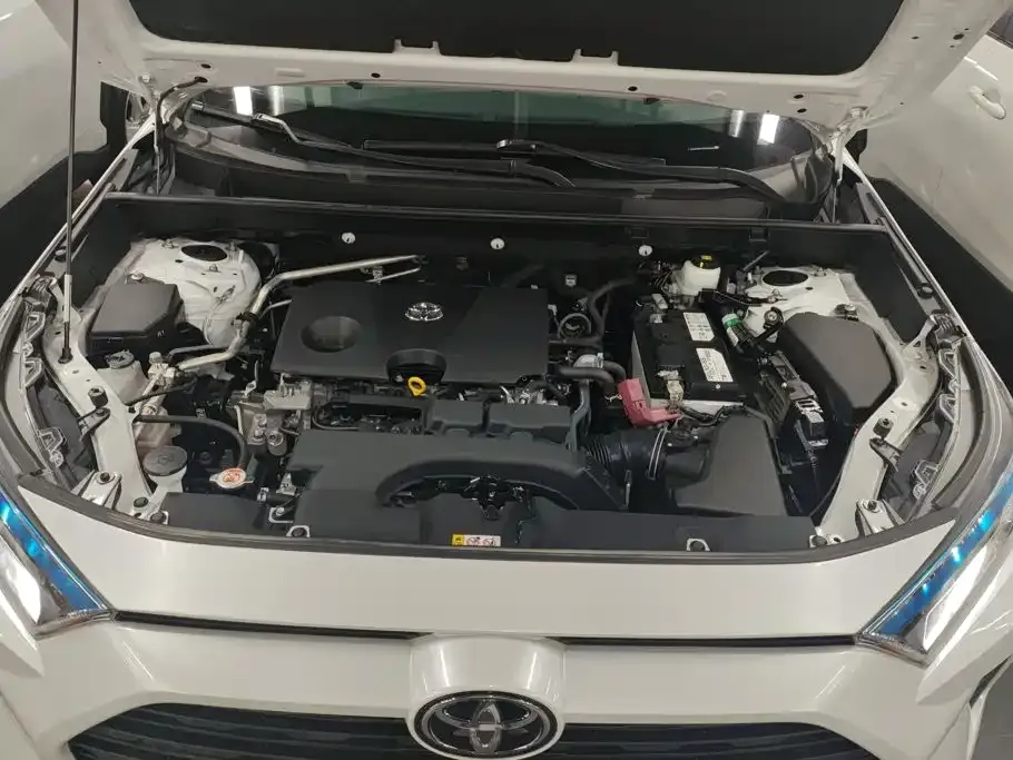 Toyota RAV4 — фото 7