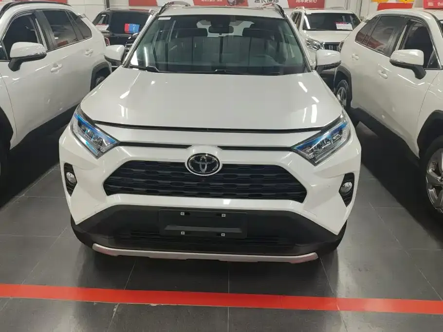 Toyota RAV4 — фото 9