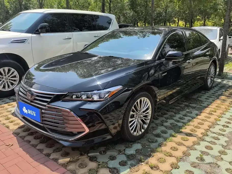 Toyota Avalon — фото 1