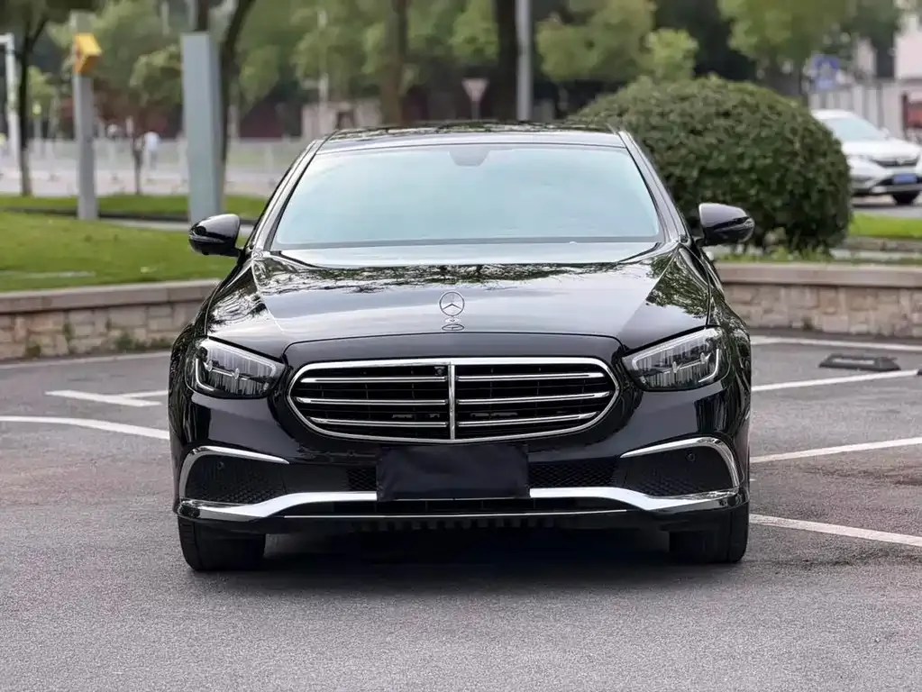 Mercedes-Benz E-Class — фото 1