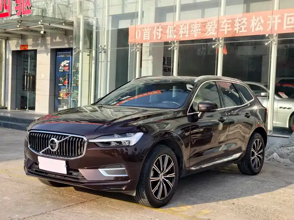 Volvo XC60 — фото 1