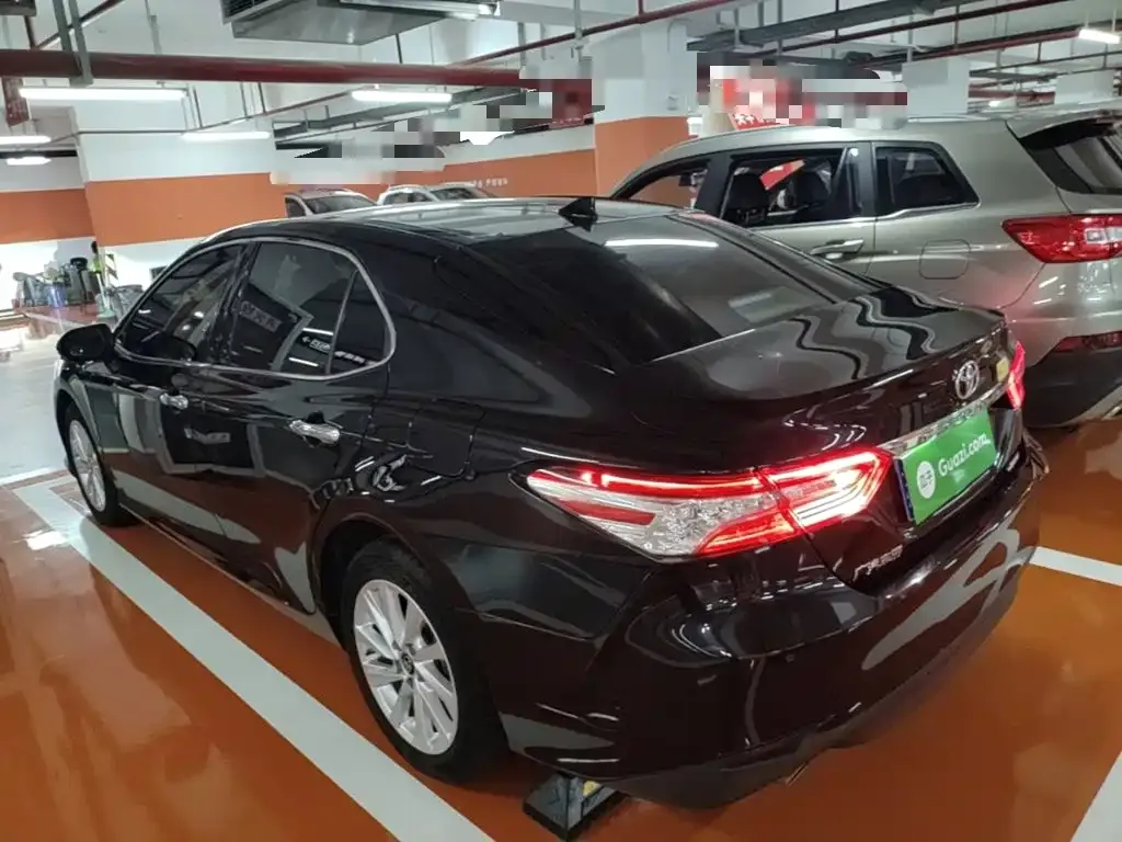 Toyota Camry — фото 5