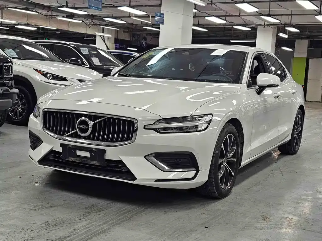 Volvo S60 — фото 1