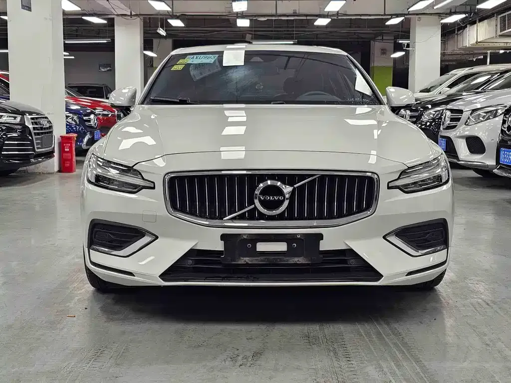 Volvo S60 — фото 10