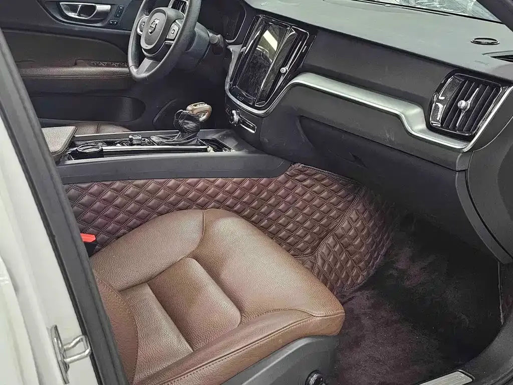 Volvo S60 — фото 5