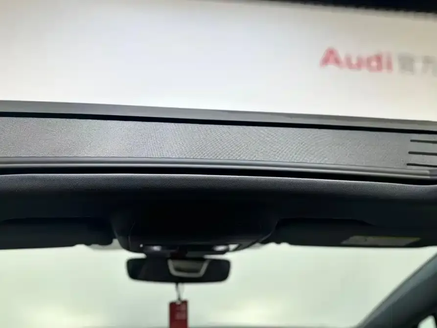 Audi Q4 e-tron — фото 2