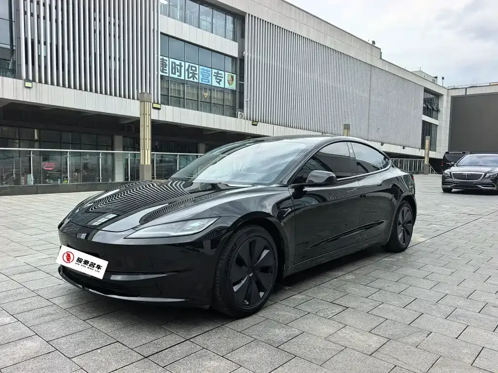 Tesla Model 3 — фото 1