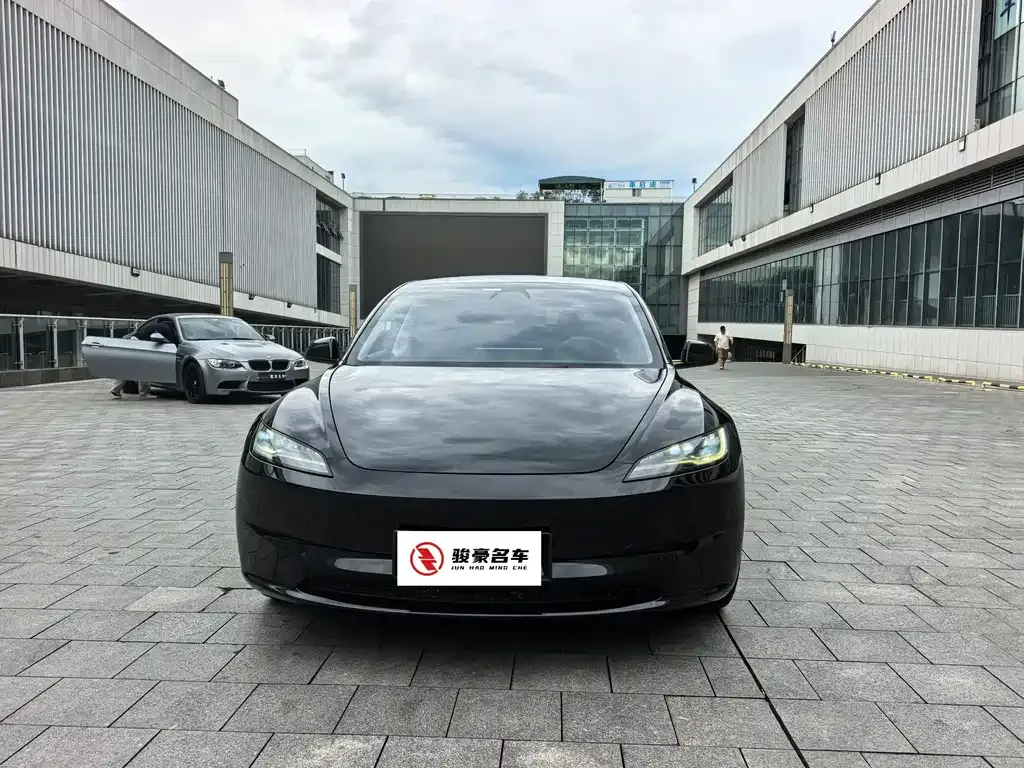 Tesla Model 3 — фото 9
