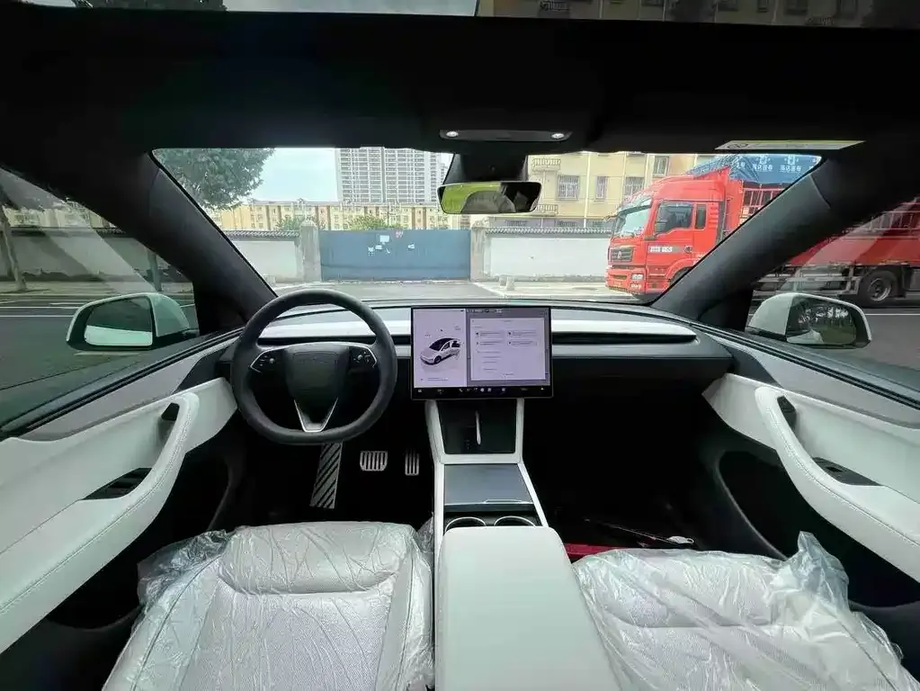 Tesla Model Y L — фото 4